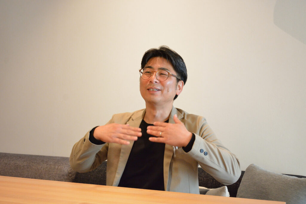 アンケート分析について語る大地氏
